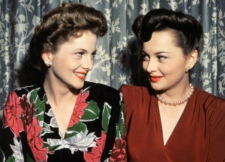 sibling-rivalries-Joan-Fontaine-and-Olivia-de-Havilland1-326×235